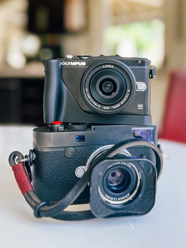 Olympus E-PL5 vs Leica M10-P